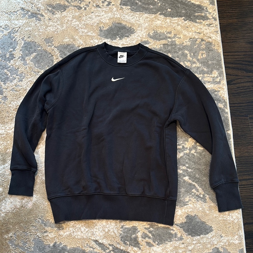 Nike Black Crewneck Sweater with Ribbed Cuffs